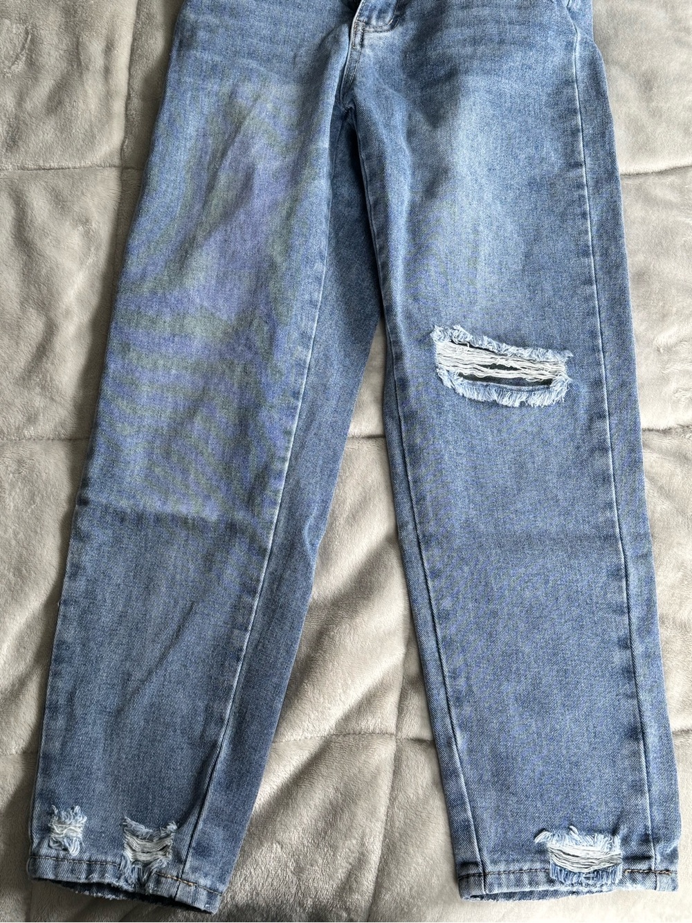 Straight-Leg Distressed Women's Jeans in Light Blue - Picture 4 of 5
